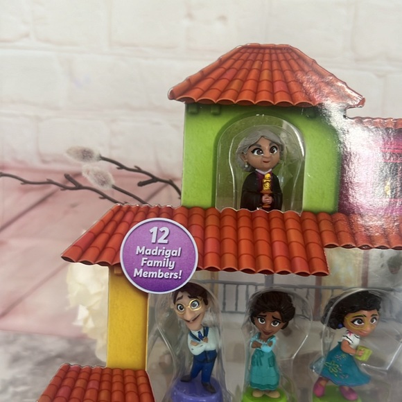 NIB Disney ENCANTO MI Familia figure set - Picture 3 of 4